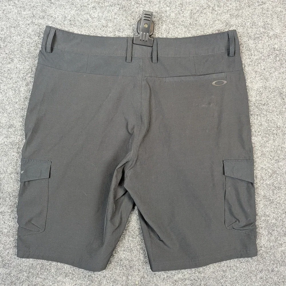 Oakley Hydrolix Mens Moisture Wicking Athletic Cargo Shorts Black Regular Fit 36